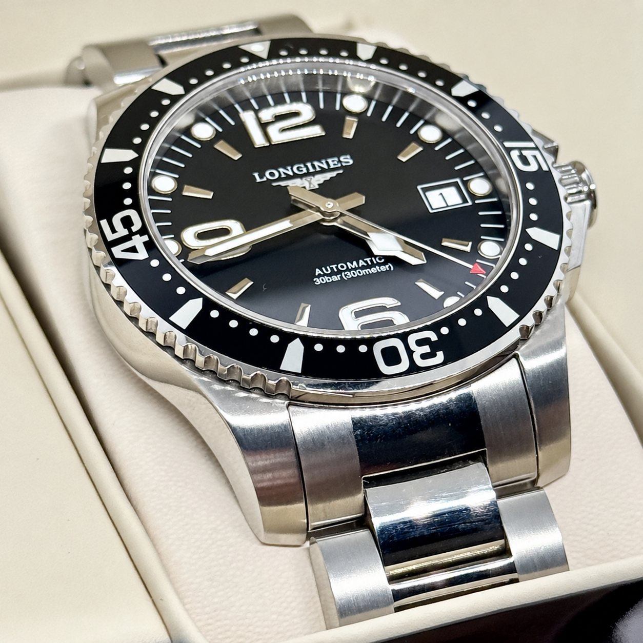 Longines HydroConquest L3.741.4 – angle 5